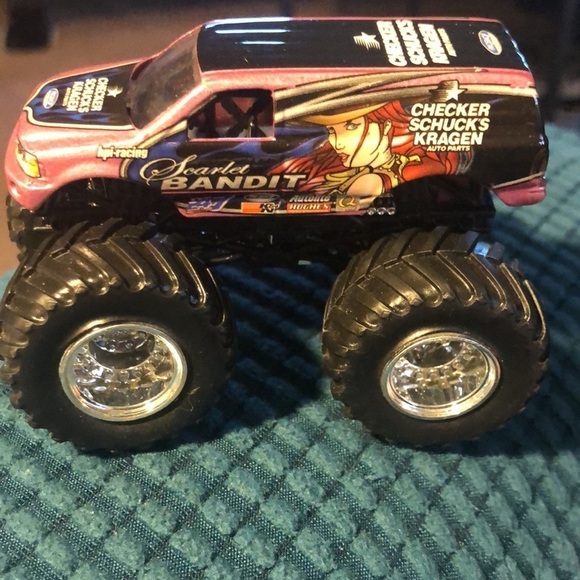 Lot of 4 Hot Wheels Monster Jam Trucks T-Maxx Grave Digger Scarlet Bandit + 1 - Picture 12 of 15